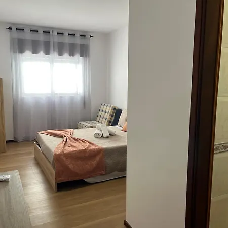 E Quartos Primorosa דירה נאזרה